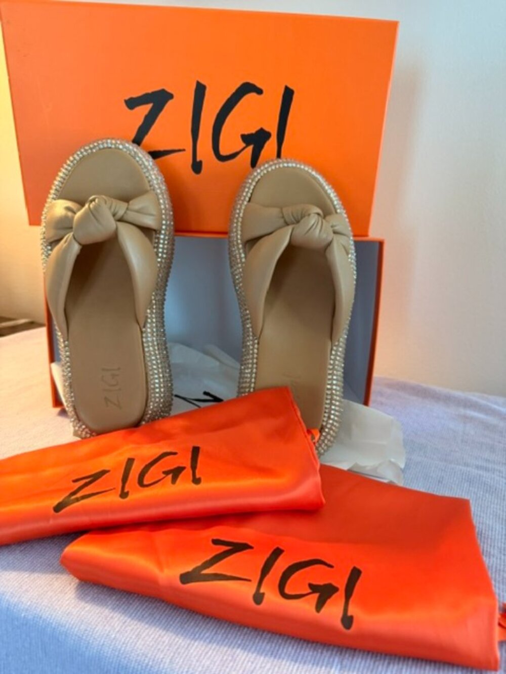 ZIGI Isabella Crystal Rhinestone Platform Sandals Size 8 Box Dust Bags